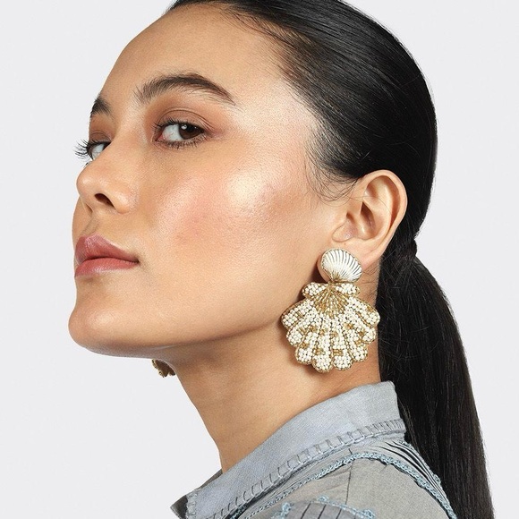 🌺🎉HP🎉🌺 NWT Deepa Gurnani Luxe Beaded Seashell Chandeliers - Picture 15 of 16